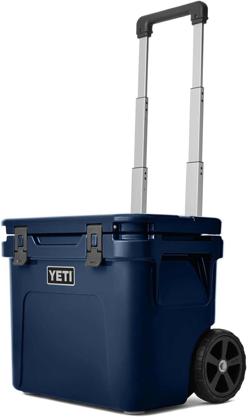 YETI Roadie 32 Wheeled Cooler – Navy